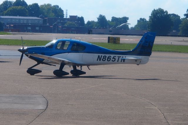 Cirrus SR-22 (N865TN)