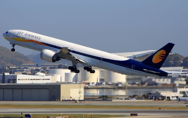 BOEING 777-300 (A6-JAF)