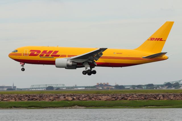 BOEING 767-200 (N652GT) - 'Cargo south 588' from Cincinnati landing on 22L   (6/9)