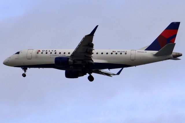 Embraer 170/175 (N634CZ)