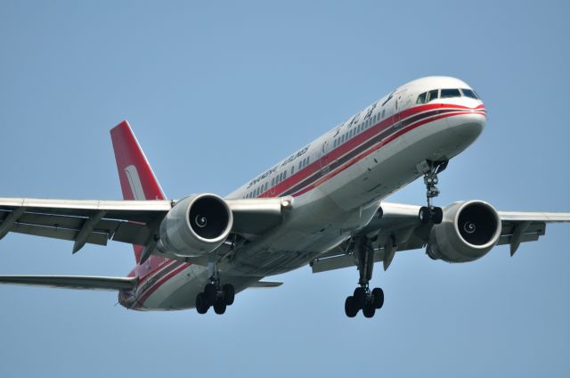 Boeing 757-200 (B-2833) - 2012/4/1