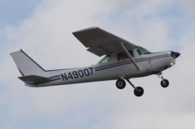 Cessna 152 (N49007)