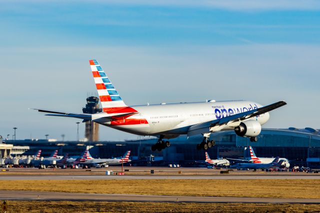 Boeing 777-200 (N791AN) - American Airlines 777-200 in Oneworld special livery landing at DFW on 12/27/22. Taken with a Canon R7 and Tamron 70-200 G2 lens.