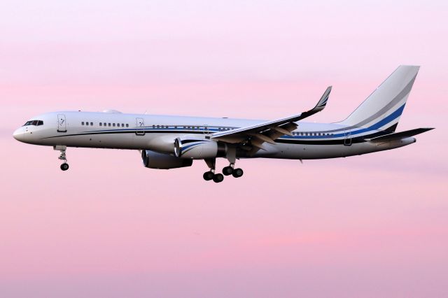 Boeing 757-200 (N801DM) - '01 Delta Mike' arriving from Dallas Love Field at sunset carrying the Dallas Mavericks basketball team in town to play the Boston Celtics