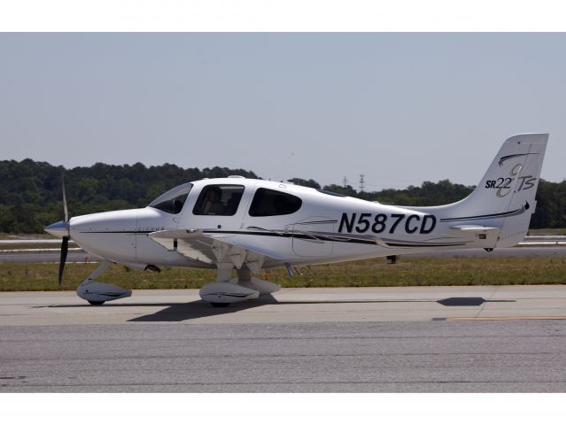 Cirrus SR-22 (N587CD)