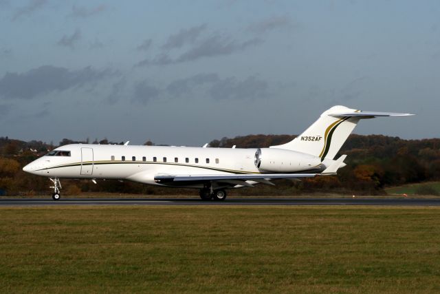 Bombardier Global 5000 (N352AF) - Departing for KHPN on 20-Nov-09.