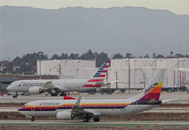 Boeing 737-800 (N917NN)