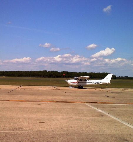 Cessna Skyhawk (N789EP)