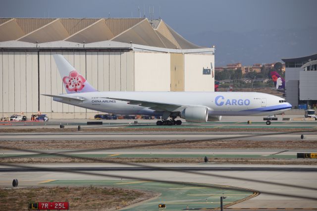 BOEING 777-200LR (B-18773)