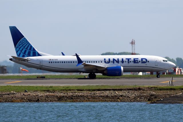 Boeing 737 MAX 8 (N17310) - EWR weather diversion to BOS.