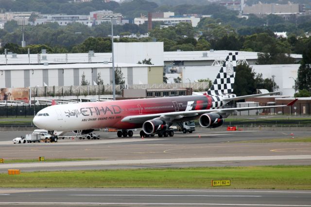 Airbus A340-600 (A6-EHJ)