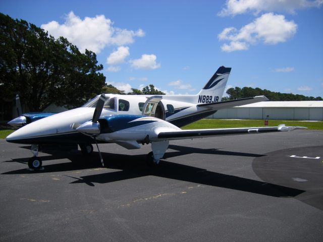 Beechcraft Duke (N889JB)