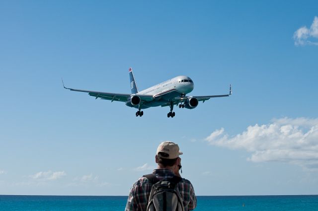 Boeing 757-200 (N205UW)