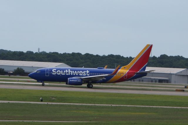 Boeing 737-700 (N758SW)