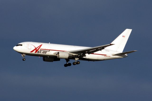 BOEING 767-200 (N797AX)