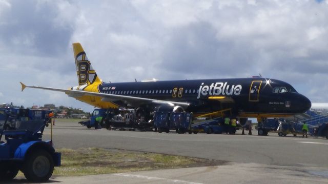 Airbus A320 (N632JB)