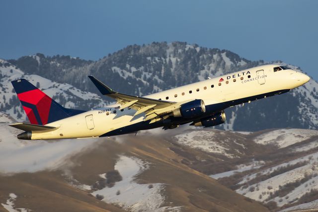 Embraer 175 (N283SY)