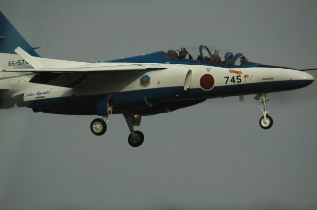 KAWASAKI T-4 (66-5745) - Nov.3.2013 Iruma Air Show JSDF Blue Impulse #2