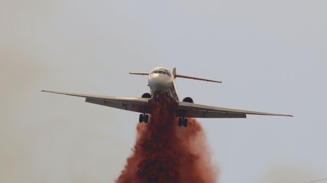 McDonnell Douglas MD-87 (N291EA) - Tanker 101 makes a drop on the Voltaire Canyon fire.