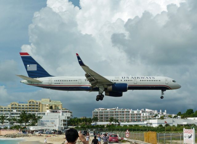 Boeing 757-200 (N938UW)