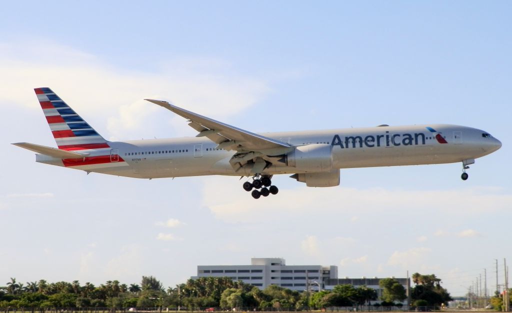 BOEING 777-300ER (N717AN)