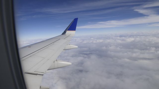 EMBRAER 175 (long wing) (N750YX)