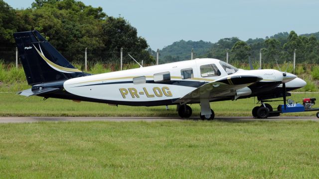 Piper Seneca (PR-LOG)