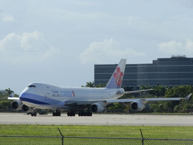 Boeing 747-400 (B-18707)