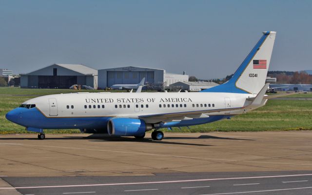 01-0041 — - usaf c-40b 01-0041 taxiing onto stand at shannon 21/4/15.