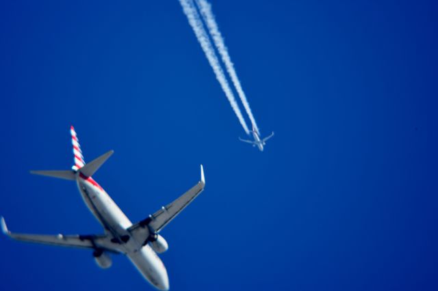 Boeing 737-800 (N883NN) - This is American Flight 558 a Boeing 737-8 Dallas to Newark over Cleveland at 37,000 ft. 558 mph below you have American Flight 2331 a Boeing 737-8 also from Dallas on approach to Cleveland at 7,500 ft. 336 mph 03.04.22 11:05 am.