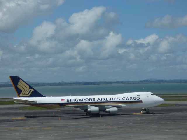 Boeing 747-200 (9V-SFQ) - Taken while waiting for flight back  to  Australia