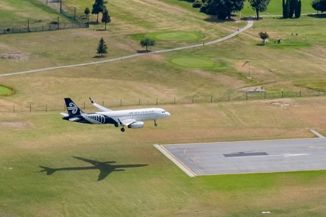 Airbus A320 (ZK-OXA) - Flight NZ647 from Christchurch CHC/NZCH arriving runway 05 at Queenstown ZQN/NZQN.