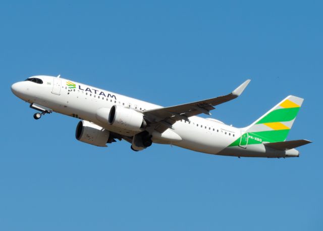 Airbus A320 (PR-XBG)