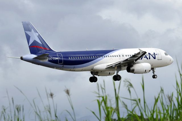 Airbus A320 (CC-CQM)