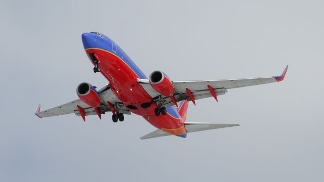 Boeing 737-700 — - Southwest Boeing 737 preparing to land a IND.