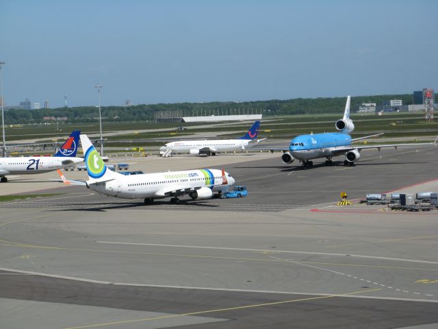 Boeing 737-800 (PH-GGX) - PH-GGX and PH-KCK, a KLM MD-11 facing each other. Sadly, PH-KCK is now stored at Victorville, California.