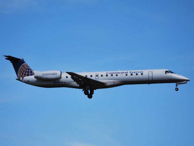 Embraer ERJ-145 (N14905) - On final for runway 18C - 4/4/09