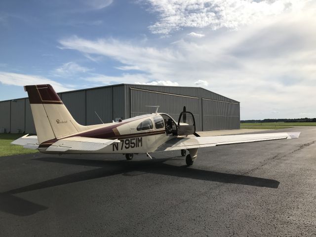 Beechcraft Bonanza (33) (N7951M)