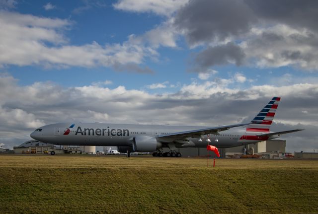 Boeing 777-200 (N726AN)