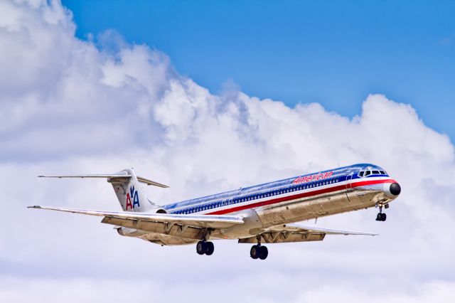 McDonnell Douglas MD-80 —