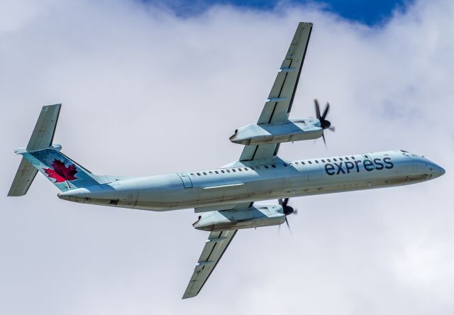 de Havilland Dash 8-400 (C-FSRZ) - Jazz8539 turns North and heads to Thunder Bay