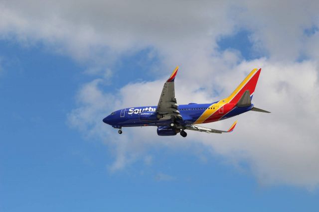 Boeing 737-700 (N757LV)