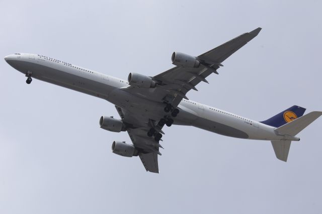 Airbus A340-600 (D-AIHV)