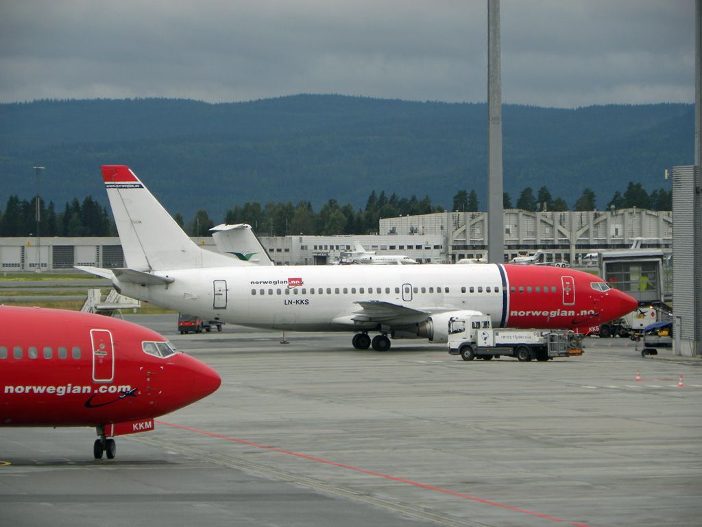 BOEING 737-300 (LN-KKS)