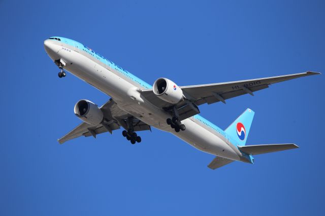BOEING 777-300ER (HL8010)