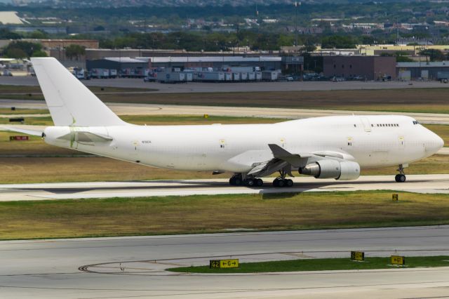 Boeing 747-400 (N702CA) - Arriving 13R