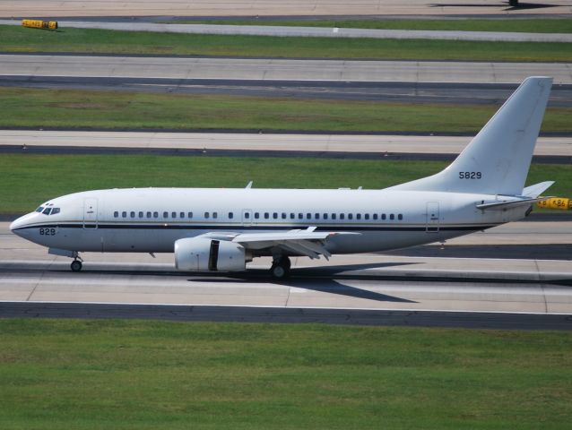 Boeing 737-700 (16-5829) - US NAVY 737 C-40A Clipper arriving 6/17/12