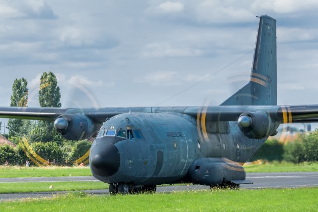 TRANSALL C-160 (N61MW) - Ce Transall accompagne la Patrouille de France. Sa grande capacité d’emport lui permet emporter tout le matériel nécessaire à la mise en oeuvre de la patrouille.