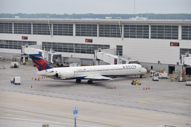 McDonnell Douglas MD-90 (N906DA) - A Delta MD-90-30 sits at Gate A29 in Detroit. Photo taken 10/3/2016.