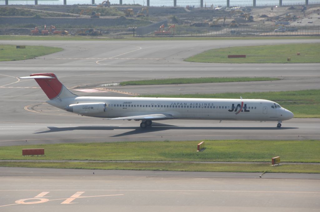 McDonnell Douglas MD-81 (BON8947) - Taxi at Haneda Intl Airport on 2008/10/4